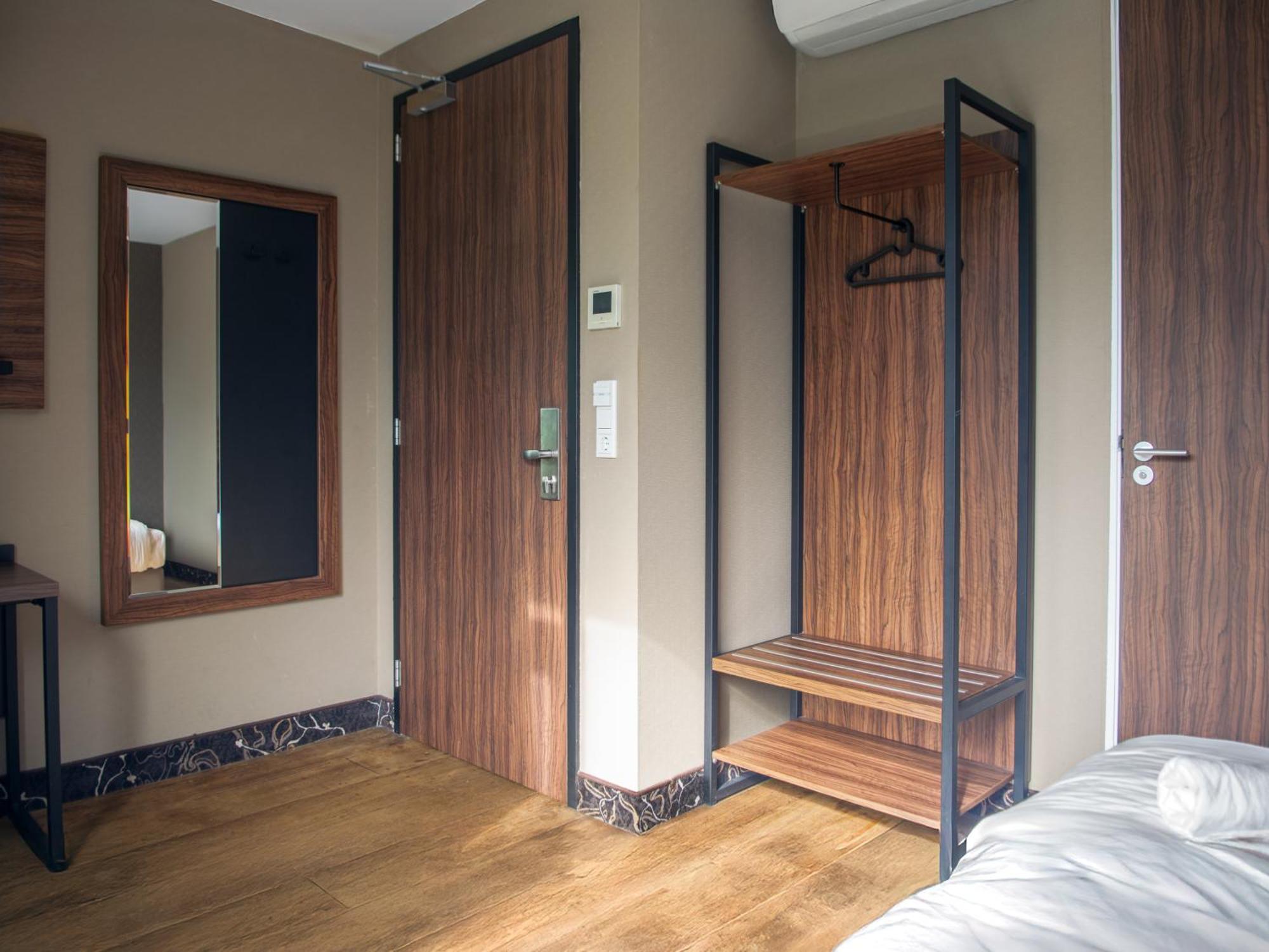 באדהופדורפ Amsterdam Lake Hotel מראה חיצוני תמונה