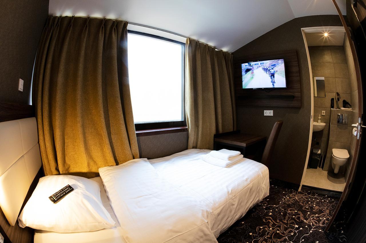 באדהופדורפ Amsterdam Lake Hotel מראה חיצוני תמונה