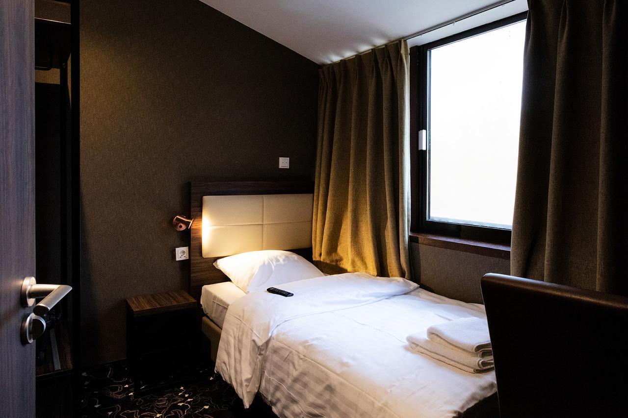 באדהופדורפ Amsterdam Lake Hotel מראה חיצוני תמונה